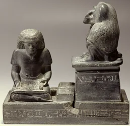 Le scribe royal Nebmertuf écrivant sous la protection du dieu lune Thot
